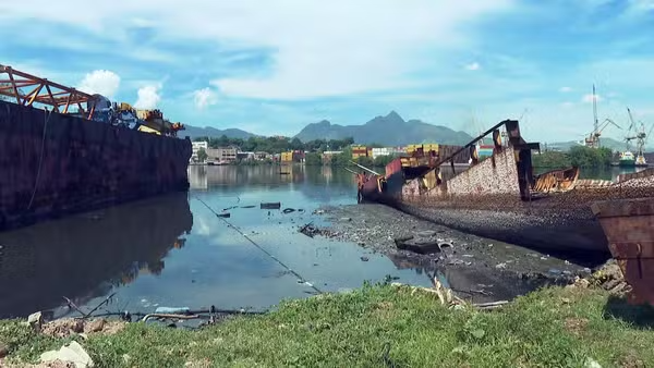 Estaleiro irregular é interditado na Baía de Guanabara
